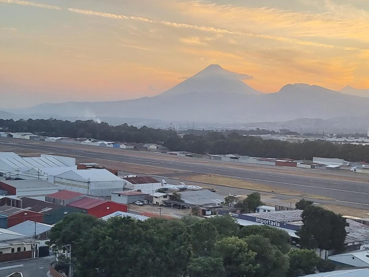 Amazing Volcano Views In Front Of Airport Guatemala City Екстериор снимка