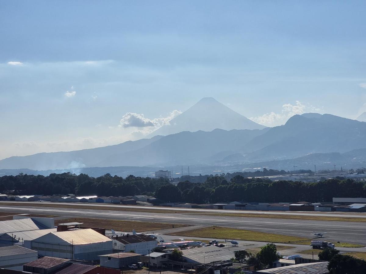 Amazing Volcano Views In Front Of Airport Guatemala City Екстериор снимка