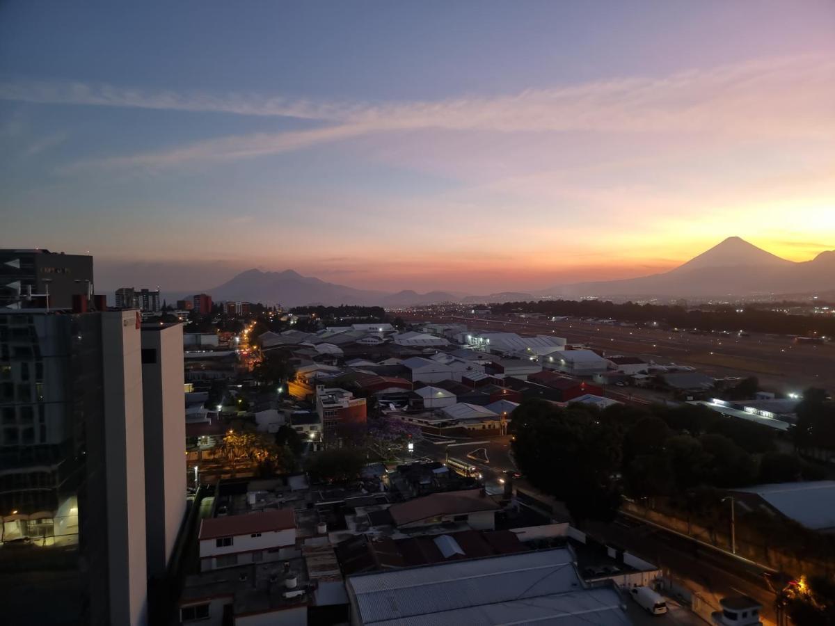 Amazing Volcano Views In Front Of Airport Guatemala City Екстериор снимка