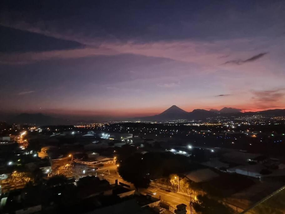 Amazing Volcano Views In Front Of Airport Guatemala City Екстериор снимка