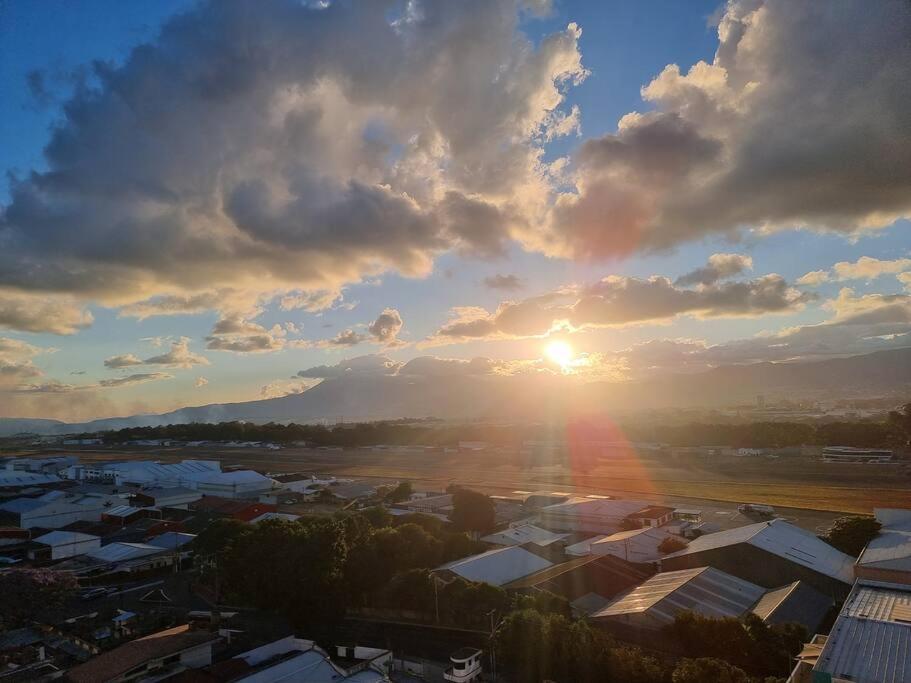 Amazing Volcano Views In Front Of Airport Guatemala City Екстериор снимка