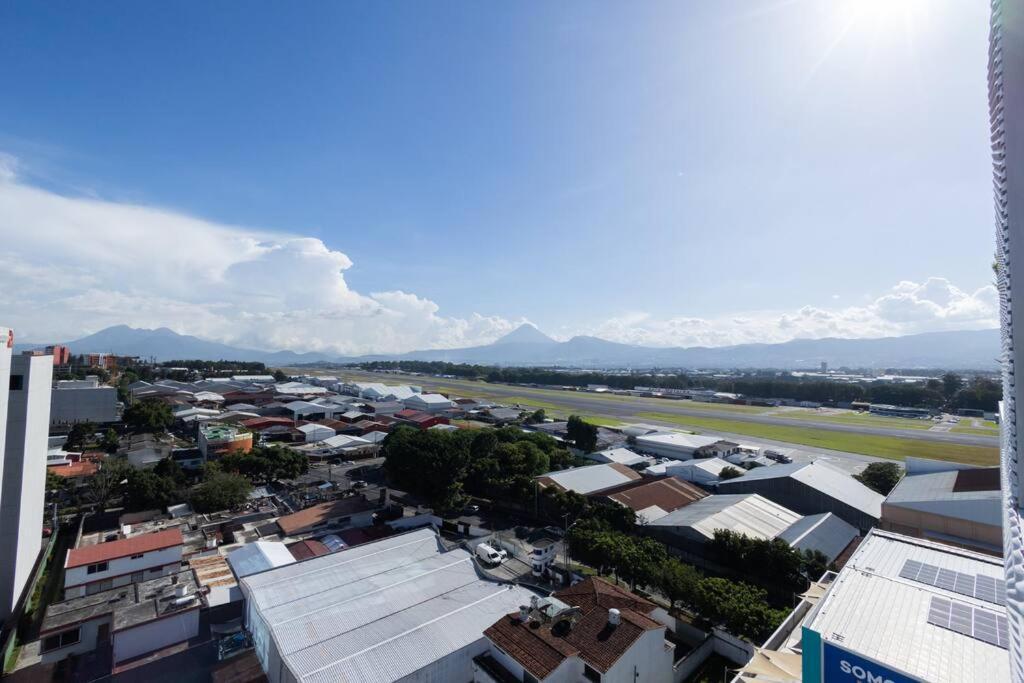 Amazing Volcano Views In Front Of Airport Guatemala City Екстериор снимка