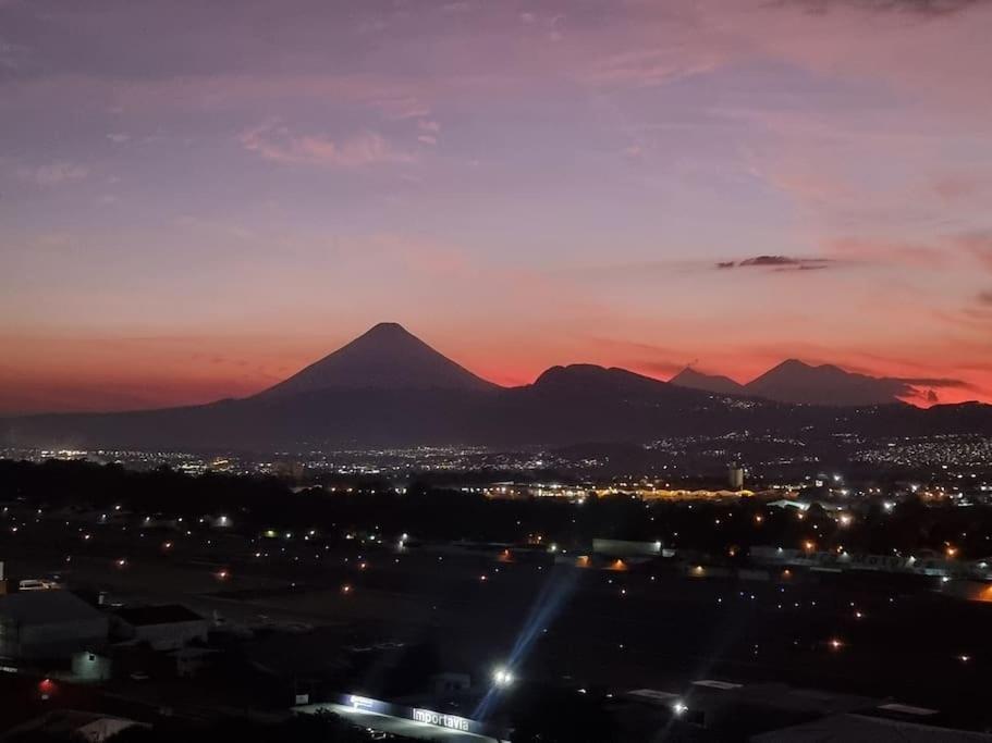 Amazing Volcano Views In Front Of Airport Guatemala City Екстериор снимка